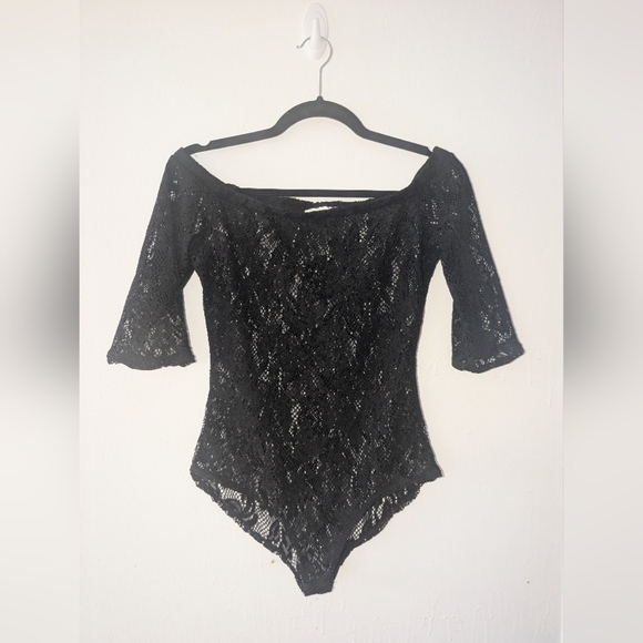 Elegant Black Lace Off-Shoulder Top Bodysuit - Picture 1 of 6